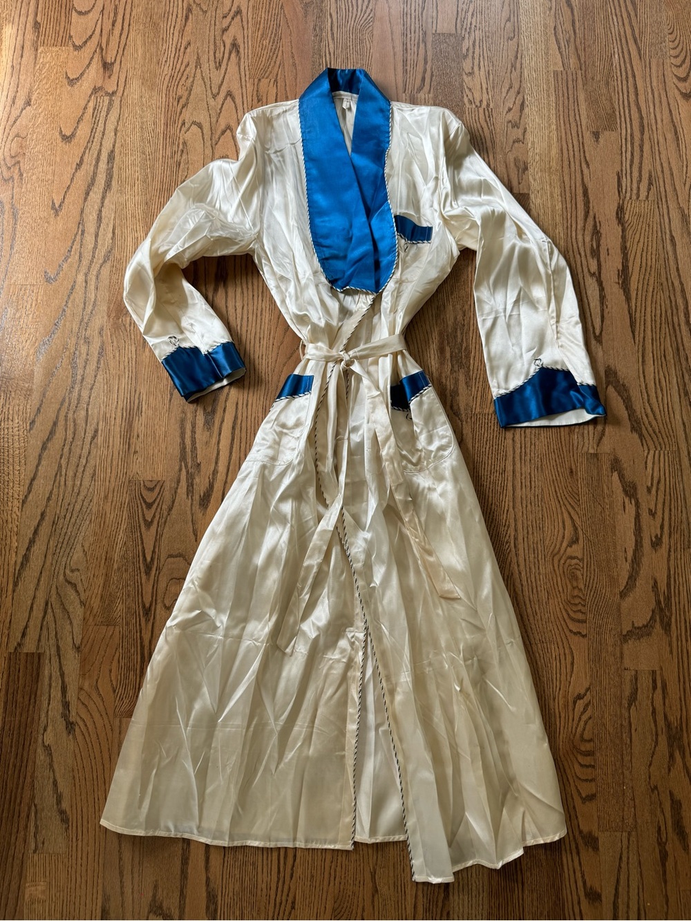 Vintage 1940’s satin rope trim full length robe